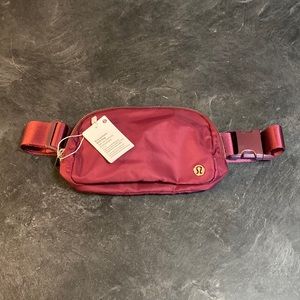 Lululemon Everywhere Belt Bag Burgundy. New with Tab